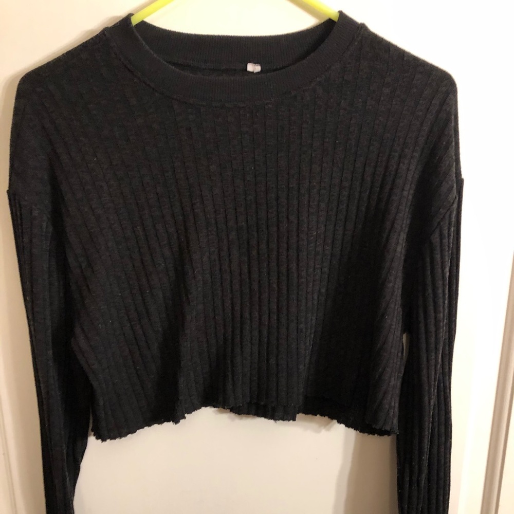 black crop top sweater long sleeve